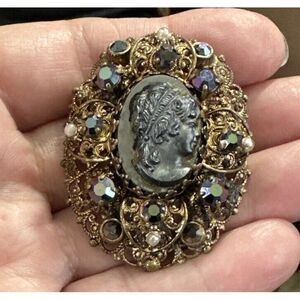 VINTAGE MIRIAM HASKELL STYLE‎ ORNATELY DESIGNED BLACK CAMEO GOLD TONE BROOCH